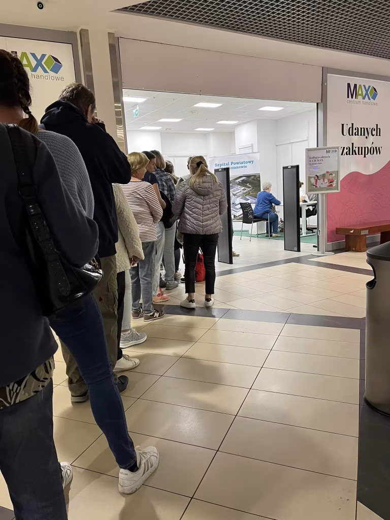 kolejka do stanowisk w ramach akcji Zadbaj o swoje zdrowie
