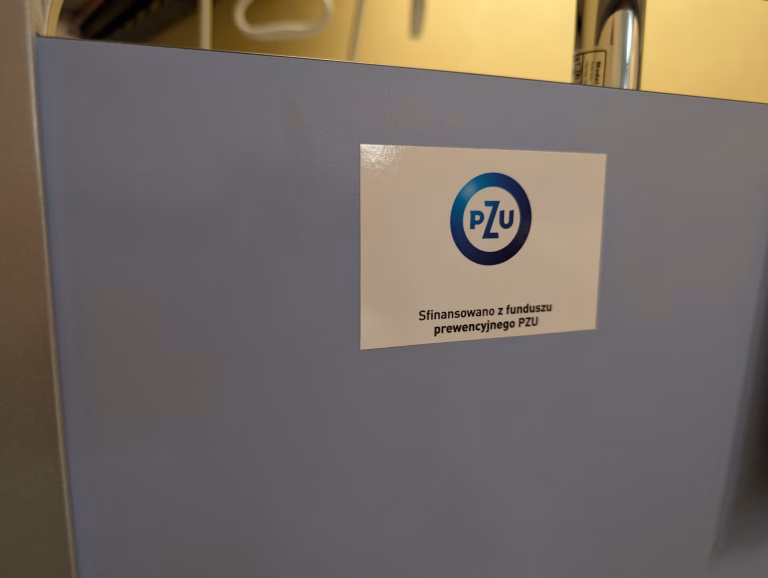 naklejka PZU Sfinansowano z funduszu prewencyjnego